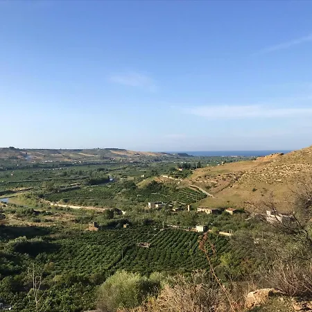 Charming House With Sea And Mountain Views In